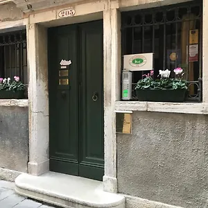 Le Due Corone 2*, Venice Italy